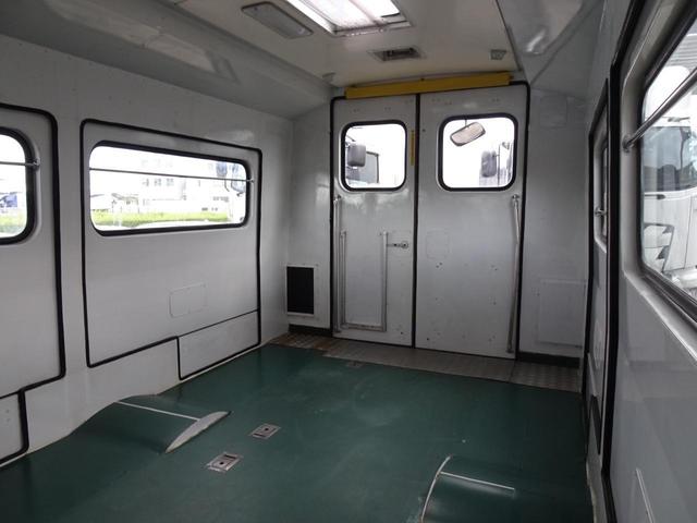 ウォークスルーバン 移動販売車 キッチンカー キャンピング 事務室車 ベース車 左右跳ね上げドア 左折れ戸ドア 左右オーニング 天窓 インバーター リア階段 170馬力 6MT NOx・PM非適合(32枚目)
