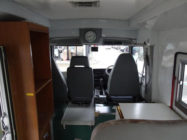 ウォークスルーバン 移動販売車 キッチンカー キャンピング 事務室車 ベース車 左右跳ね上げドア 左折れ戸ドア 左右オーニング 天窓 インバーター リア階段 170馬力 6MT NOx・PM非適合(37枚目)