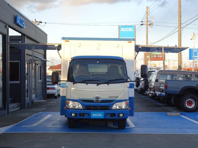 デュトロハイブリッド 　ディーゼルターボ　ハイブリッド　移動販売車　展示車　ベース車両　ガソリン発電機　発電機型番５．５ＨＧＪＡＥ－２１３１Ｅ　左右跳ね上げ扉　荷室長さ３７６ｃｍＸ幅２１２ｃｍＸ高さ１７７ｃｍ　車両のみ販売（13枚目）