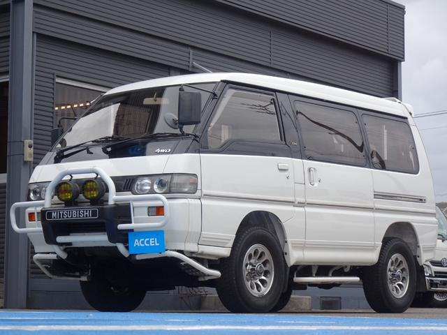 デリカスターワゴン エクシード　Ｐ３５Ｗ　ＡＴ車　４ＷＤ　７人乗り　キャプテンシート　４Ｄ５６エンジン　ディーゼルターボ　タイミングベルト交換済み　寒冷地仕様車　純正ＣＯＯＬボックス／カーテン／グリルガード／フォグ　スターワゴン（6枚目）