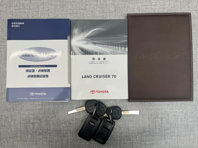 ランドクルーザー７０ バン　ＧＲＪ７６Ｋ　５ＭＴ　オプション前後デフロック　１ＧＲエンジン　ガナドールマフラー　アウトバックルーフコンソール　ヘッドライトカバー　フォグランプ　再販ランクル７０　ランクル７６　バン　１ナンバー（15枚目）