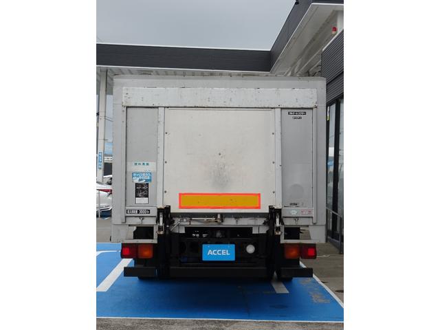 フォワード 　積載３ｔ　アルミブロック　５方開　パワーゲート　荷台鉄床　荷台長さ６２０Ｘ幅２１６Ｘ高５８　６ＭＴ　車両総重量７９９０ｋｇ　ベッド付き　ＮＯｘ・ＰＭ適合車　平／平ボディ／平ボデー　ＰＡ－ＦＲＲ３４Ｌ４（10枚目）