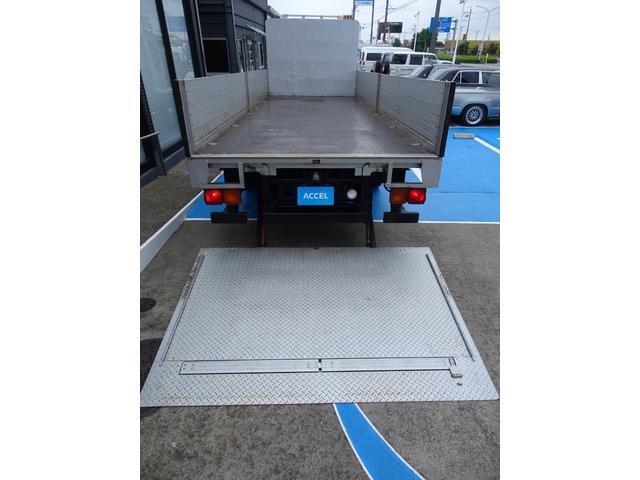 フォワード 　積載３ｔ　アルミブロック　５方開　パワーゲート　荷台鉄床　荷台長さ６２０Ｘ幅２１６Ｘ高５８　６ＭＴ　車両総重量７９９０ｋｇ　ベッド付き　ＮＯｘ・ＰＭ適合車　平／平ボディ／平ボデー　ＰＡ－ＦＲＲ３４Ｌ４（26枚目）