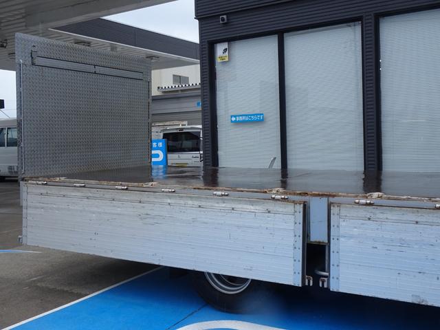 フォワード 　積載３ｔ　アルミブロック　５方開　パワーゲート　荷台鉄床　荷台長さ６２０Ｘ幅２１６Ｘ高５８　６ＭＴ　車両総重量７９９０ｋｇ　ベッド付き　ＮＯｘ・ＰＭ適合車　平／平ボディ／平ボデー　ＰＡ－ＦＲＲ３４Ｌ４（40枚目）