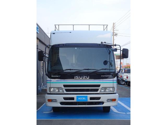 フォワード 　キャンピング車登録　８ナンバー　ウォークスルー　スムーサーシフト　２ＷＤ　ガソリン発電機２台搭載　４点アウトリガー　ソファーベット付き　ＮＯｘ・ＰＭ適合　実走行　キャンピングカー　ＧＶＷ８ｔ未満（14枚目）