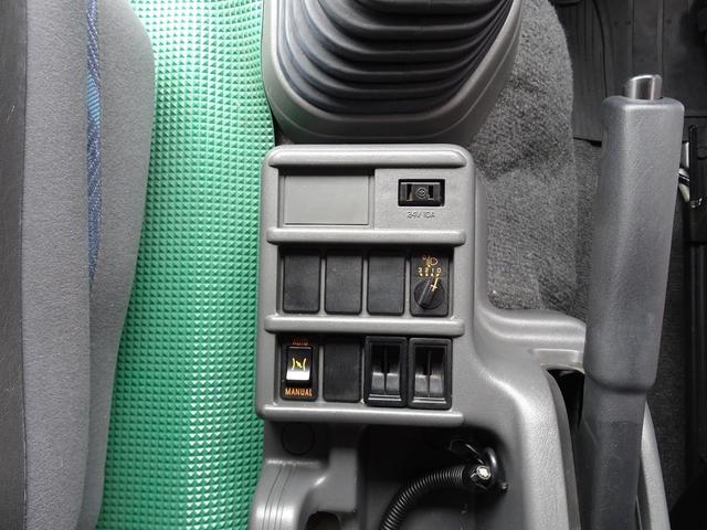 フォワード 　キャンピング車登録　８ナンバー　ウォークスルー　スムーサーシフト　２ＷＤ　ガソリン発電機２台搭載　４点アウトリガー　ソファーベット付き　ＮＯｘ・ＰＭ適合　実走行　キャンピングカー　ＧＶＷ８ｔ未満（27枚目）