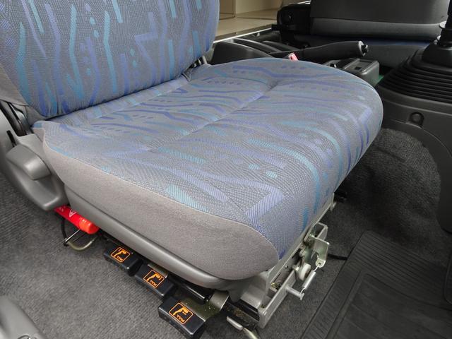 フォワード 　キャンピング車登録　８ナンバー　ウォークスルー　スムーサーシフト　２ＷＤ　ガソリン発電機２台搭載　４点アウトリガー　ソファーベット付き　ＮＯｘ・ＰＭ適合　実走行　キャンピングカー　ＧＶＷ８ｔ未満（36枚目）