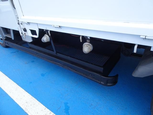 キャンター 　積載２ｔ　ダブルキャブ　６人乗り　５ＭＴ　新明和　垂直パワーゲート　ＰＧ　昇降能力８００ｋｇ　荷台長３１２幅１６９高１９９　原動機４Ｍ４２　ディーゼルターボ　ＮＯｘ・ＰＭ適合（29枚目）