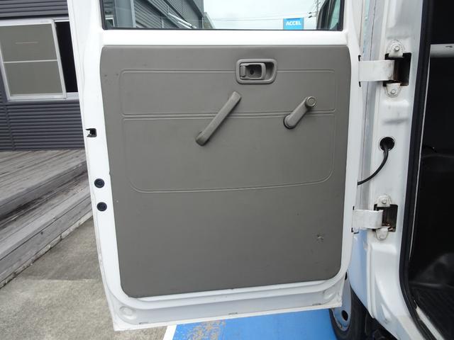アトラストラック ＷキャブロングフルＳローＤＸ　ダブルキャブ　積載１．７５ｔ　１ナンバー　車両総重量５ｔ未満　６ＭＴ　６人　荷台寸法　長３３４　幅１７９　あおり高３６　ディーゼルターボ　ＮＯｘ・ＰＭ適合車（56枚目）