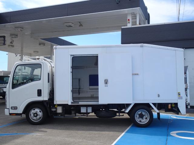 アトラストラック 　垂直　パワーゲート　昇降能力６００ｋｇ　左スライドドア　リア観音ドア　荷室長３９９幅１７４高１７２　１ナンバー　３人乗り　スムーサー　外部電源入力　キタムラボディ　いすゞ　エルフＯＥＭ（10枚目）