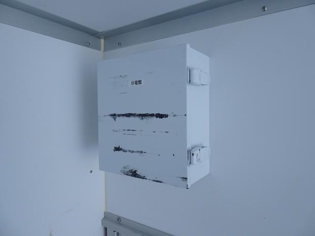 アトラストラック 　垂直　パワーゲート　昇降能力６００ｋｇ　左スライドドア　リア観音ドア　荷室長３９９幅１７４高１７２　１ナンバー　３人乗り　スムーサー　外部電源入力　キタムラボディ　いすゞ　エルフＯＥＭ（30枚目）
