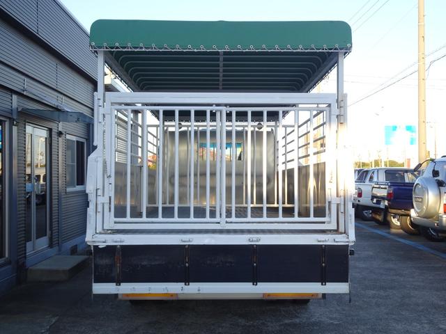 ファイター 　家畜運搬車　積載３５５０ｋｇ　荷台寸法長さ５６２幅２１０高さ１７７　６ＭＴ　原動機６Ｍ６１　ディーゼル　２１０馬力　１ナンバー　ＮＯｘ・ＰＭ適合車（16枚目）