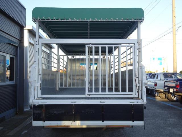 ファイター 　家畜運搬車　積載３５５０ｋｇ　荷台寸法長さ５６２幅２１０高さ１７７　６ＭＴ　原動機６Ｍ６１　ディーゼル　２１０馬力　１ナンバー　ＮＯｘ・ＰＭ適合車（17枚目）