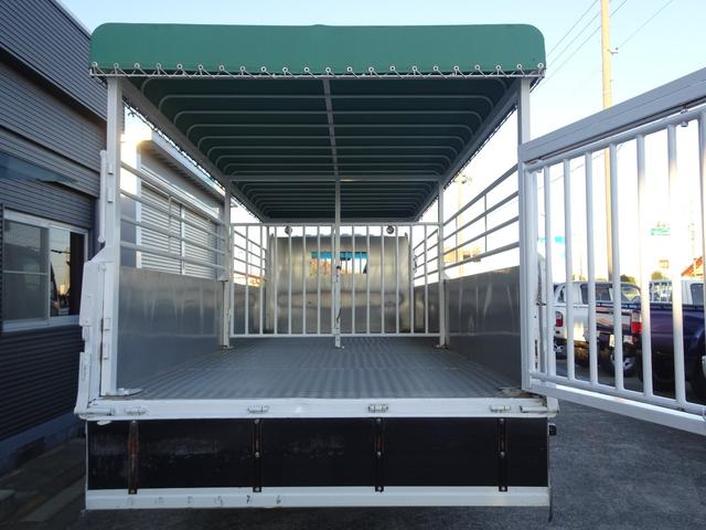 ファイター 　家畜運搬車　積載３５５０ｋｇ　荷台寸法長さ５６２幅２１０高さ１７７　６ＭＴ　原動機６Ｍ６１　ディーゼル　２１０馬力　１ナンバー　ＮＯｘ・ＰＭ適合車（20枚目）