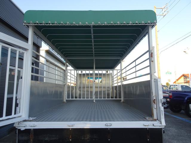 ファイター 　家畜運搬車　積載３５５０ｋｇ　荷台寸法長さ５６２幅２１０高さ１７７　６ＭＴ　原動機６Ｍ６１　ディーゼル　２１０馬力　１ナンバー　ＮＯｘ・ＰＭ適合車（22枚目）