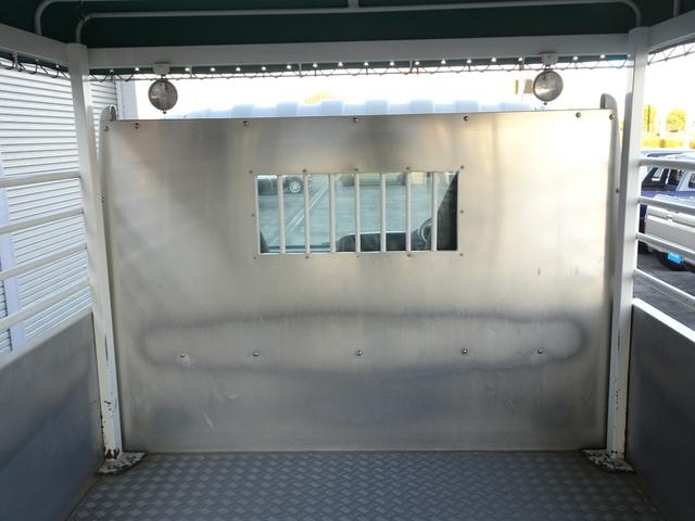 ファイター 　家畜運搬車　積載３５５０ｋｇ　荷台寸法長さ５６２幅２１０高さ１７７　６ＭＴ　原動機６Ｍ６１　ディーゼル　２１０馬力　１ナンバー　ＮＯｘ・ＰＭ適合車（29枚目）