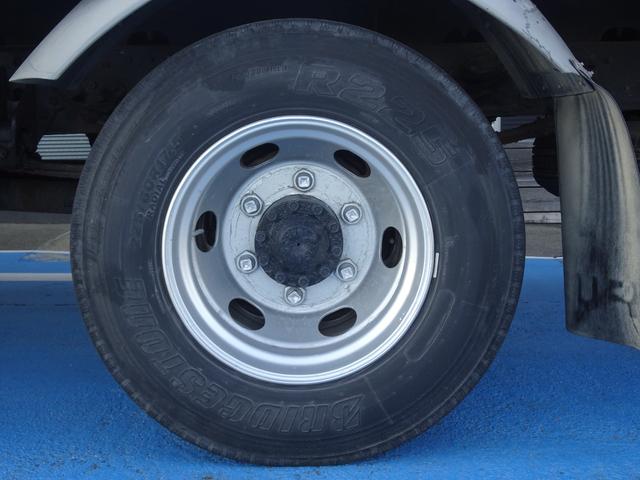 ファイター 　家畜運搬車　積載３５５０ｋｇ　荷台寸法長さ５６２幅２１０高さ１７７　６ＭＴ　原動機６Ｍ６１　ディーゼル　２１０馬力　１ナンバー　ＮＯｘ・ＰＭ適合車（34枚目）