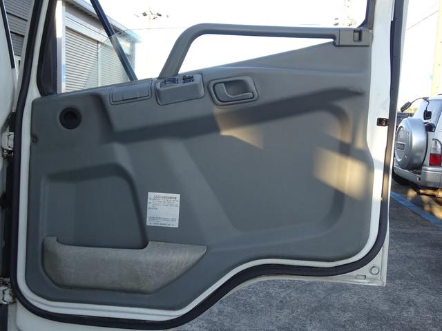 ファイター 　家畜運搬車　積載３５５０ｋｇ　荷台寸法長さ５６２幅２１０高さ１７７　６ＭＴ　原動機６Ｍ６１　ディーゼル　２１０馬力　１ナンバー　ＮＯｘ・ＰＭ適合車（44枚目）