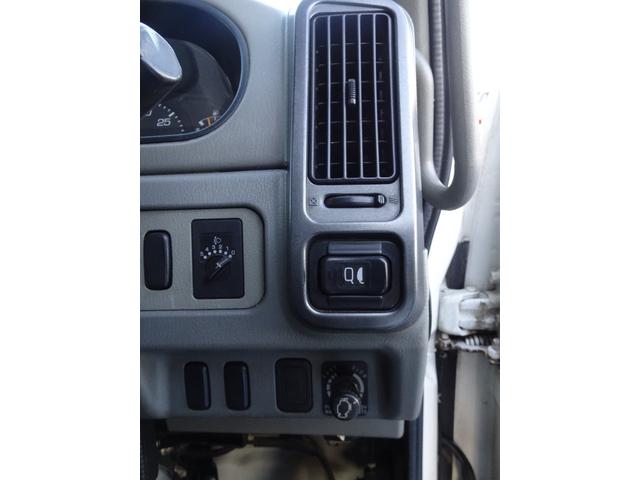 ファイター 　家畜運搬車　積載３５５０ｋｇ　荷台寸法長さ５６２幅２１０高さ１７７　６ＭＴ　原動機６Ｍ６１　ディーゼル　２１０馬力　１ナンバー　ＮＯｘ・ＰＭ適合車（52枚目）