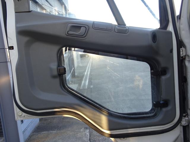 ファイター 　家畜運搬車　積載３５５０ｋｇ　荷台寸法長さ５６２幅２１０高さ１７７　６ＭＴ　原動機６Ｍ６１　ディーゼル　２１０馬力　１ナンバー　ＮＯｘ・ＰＭ適合車（55枚目）