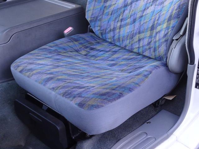 ファイター 　家畜運搬車　積載３５５０ｋｇ　荷台寸法長さ５６２幅２１０高さ１７７　６ＭＴ　原動機６Ｍ６１　ディーゼル　２１０馬力　１ナンバー　ＮＯｘ・ＰＭ適合車（59枚目）