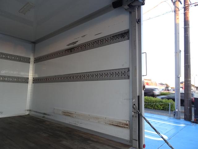 エルフトラック 　積載１．５ｔ　車両総重量５ｔ未満　スムーサーＥｘ　Ｐレンジ付き　ラッシングレール２段　荷室寸法　長３１１ｃｍ　幅１６５ｃｍ　高１９４ｃｍ　床面地上高８４ｃｍ　ディーゼルターボ（20枚目）