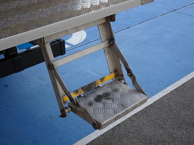 エルフトラック 　積載１．５ｔ　車両総重量５ｔ未満　スムーサーＥｘ　Ｐレンジ付き　ラッシングレール２段　荷室寸法　長３１１ｃｍ　幅１６５ｃｍ　高１９４ｃｍ　床面地上高８４ｃｍ　ディーゼルターボ（22枚目）