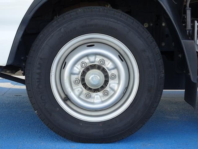 エルフトラック 　積載１．５ｔ　車両総重量５ｔ未満　スムーサーＥｘ　Ｐレンジ付き　ラッシングレール２段　荷室寸法　長３１１ｃｍ　幅１６５ｃｍ　高１９４ｃｍ　床面地上高８４ｃｍ　ディーゼルターボ（25枚目）