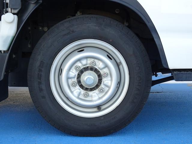 エルフトラック 　積載１．５ｔ　車両総重量５ｔ未満　スムーサーＥｘ　Ｐレンジ付き　ラッシングレール２段　荷室寸法　長３１１ｃｍ　幅１６５ｃｍ　高１９４ｃｍ　床面地上高８４ｃｍ　ディーゼルターボ（28枚目）