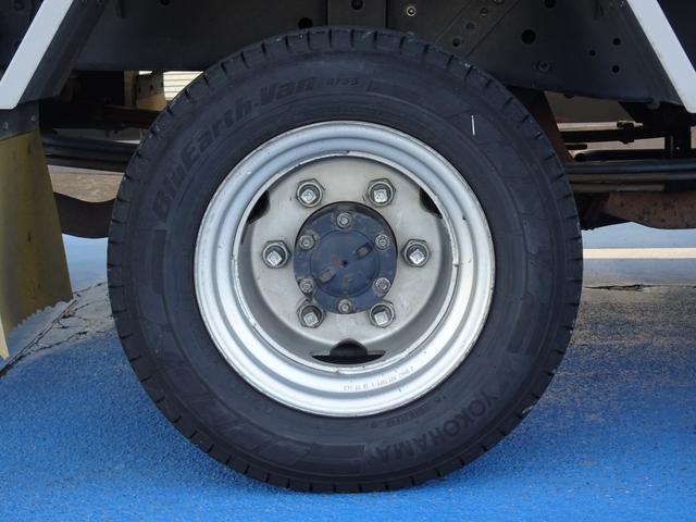 エルフトラック 　積載１．５ｔ　車両総重量５ｔ未満　スムーサーＥｘ　Ｐレンジ付き　ラッシングレール２段　荷室寸法　長３１１ｃｍ　幅１６５ｃｍ　高１９４ｃｍ　床面地上高８４ｃｍ　ディーゼルターボ（29枚目）