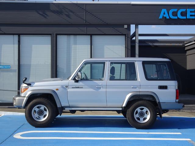ランドクルーザー７０ バン　ＧＲＪ７６Ｋ　オプション前後デフロック　ブラッドレーＶアルミ　５ＭＴ　１ＧＲエンジン　４ＷＤ　再販ランクル７０　ランクル７６　１ナンバー　ボディカラー／シルバーメタリック１Ｆ７（6枚目）