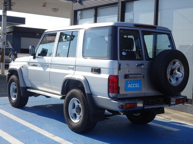 ランドクルーザー７０ バン　ＧＲＪ７６Ｋ　オプション前後デフロック　ブラッドレーＶアルミ　５ＭＴ　１ＧＲエンジン　４ＷＤ　再販ランクル７０　ランクル７６　１ナンバー　ボディカラー／シルバーメタリック１Ｆ７（7枚目）