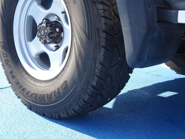 ランドクルーザー７０ バン　ＧＲＪ７６Ｋ　オプション前後デフロック　ブラッドレーＶアルミ　５ＭＴ　１ＧＲエンジン　４ＷＤ　再販ランクル７０　ランクル７６　１ナンバー　ボディカラー／シルバーメタリック１Ｆ７（16枚目）