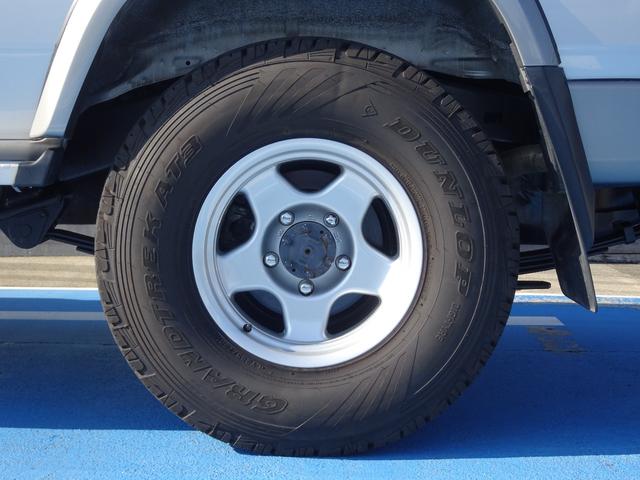 ランドクルーザー７０ バン　ＧＲＪ７６Ｋ　オプション前後デフロック　ブラッドレーＶアルミ　５ＭＴ　１ＧＲエンジン　４ＷＤ　再販ランクル７０　ランクル７６　１ナンバー　ボディカラー／シルバーメタリック１Ｆ７（17枚目）