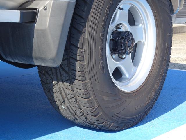 ランドクルーザー７０ バン　ＧＲＪ７６Ｋ　オプション前後デフロック　ブラッドレーＶアルミ　５ＭＴ　１ＧＲエンジン　４ＷＤ　再販ランクル７０　ランクル７６　１ナンバー　ボディカラー／シルバーメタリック１Ｆ７（22枚目）