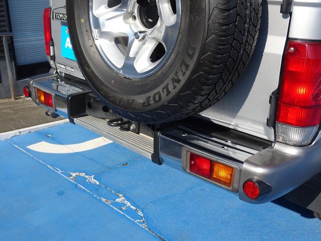 ランドクルーザー７０ バン　ＧＲＪ７６Ｋ　オプション前後デフロック　ブラッドレーＶアルミ　５ＭＴ　１ＧＲエンジン　４ＷＤ　再販ランクル７０　ランクル７６　１ナンバー　ボディカラー／シルバーメタリック１Ｆ７（26枚目）