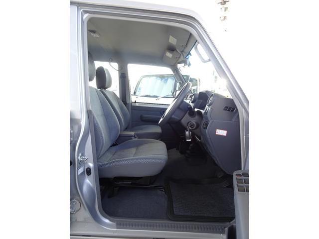 ランドクルーザー７０ バン　ＧＲＪ７６Ｋ　オプション前後デフロック　ブラッドレーＶアルミ　５ＭＴ　１ＧＲエンジン　４ＷＤ　再販ランクル７０　ランクル７６　１ナンバー　ボディカラー／シルバーメタリック１Ｆ７（46枚目）