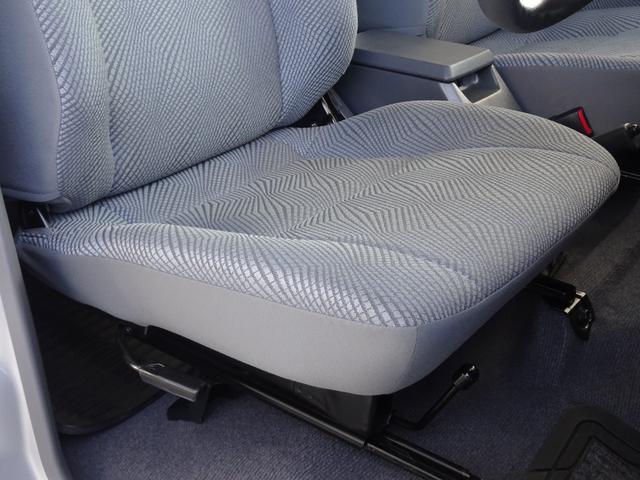 ランドクルーザー７０ バン　ＧＲＪ７６Ｋ　オプション前後デフロック　ブラッドレーＶアルミ　５ＭＴ　１ＧＲエンジン　４ＷＤ　再販ランクル７０　ランクル７６　１ナンバー　ボディカラー／シルバーメタリック１Ｆ７（49枚目）