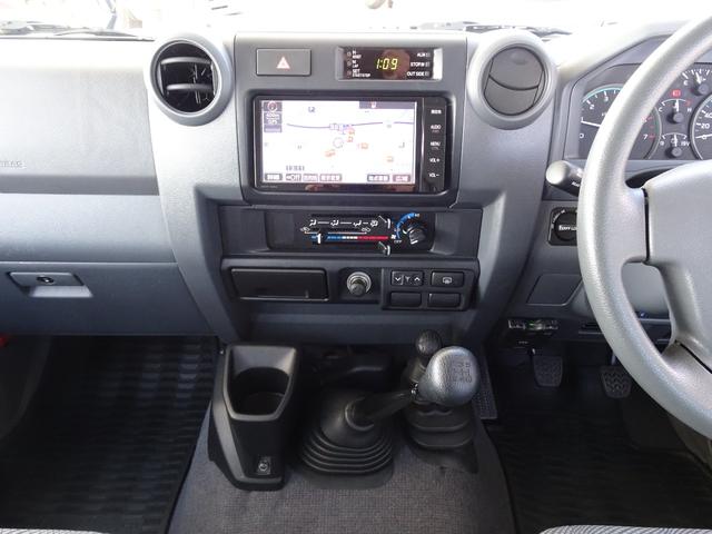 ランドクルーザー７０ バン　ＧＲＪ７６Ｋ　オプション前後デフロック　ブラッドレーＶアルミ　５ＭＴ　１ＧＲエンジン　４ＷＤ　再販ランクル７０　ランクル７６　１ナンバー　ボディカラー／シルバーメタリック１Ｆ７（53枚目）