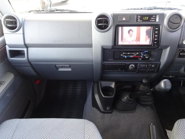 ランドクルーザー７０ バン　ＧＲＪ７６Ｋ　オプション前後デフロック　ブラッドレーＶアルミ　５ＭＴ　１ＧＲエンジン　４ＷＤ　再販ランクル７０　ランクル７６　１ナンバー　ボディカラー／シルバーメタリック１Ｆ７（54枚目）