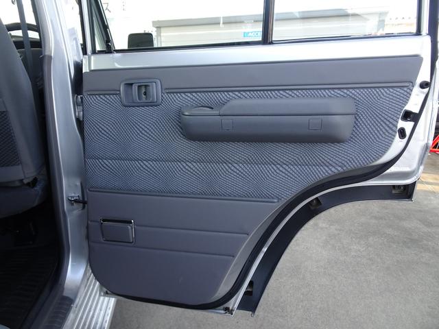 ランドクルーザー７０ バン　ＧＲＪ７６Ｋ　オプション前後デフロック　ブラッドレーＶアルミ　５ＭＴ　１ＧＲエンジン　４ＷＤ　再販ランクル７０　ランクル７６　１ナンバー　ボディカラー／シルバーメタリック１Ｆ７（65枚目）