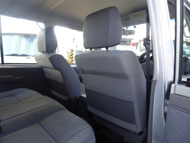 ランドクルーザー７０ バン　ＧＲＪ７６Ｋ　オプション前後デフロック　ブラッドレーＶアルミ　５ＭＴ　１ＧＲエンジン　４ＷＤ　再販ランクル７０　ランクル７６　１ナンバー　ボディカラー／シルバーメタリック１Ｆ７（66枚目）