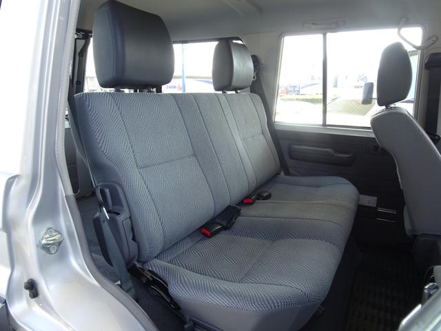 ランドクルーザー７０ バン　ＧＲＪ７６Ｋ　オプション前後デフロック　ブラッドレーＶアルミ　５ＭＴ　１ＧＲエンジン　４ＷＤ　再販ランクル７０　ランクル７６　１ナンバー　ボディカラー／シルバーメタリック１Ｆ７（68枚目）