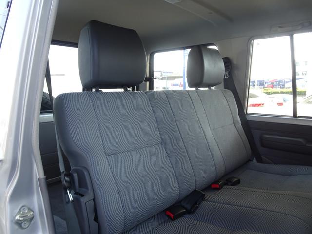 ランドクルーザー７０ バン　ＧＲＪ７６Ｋ　オプション前後デフロック　ブラッドレーＶアルミ　５ＭＴ　１ＧＲエンジン　４ＷＤ　再販ランクル７０　ランクル７６　１ナンバー　ボディカラー／シルバーメタリック１Ｆ７（70枚目）