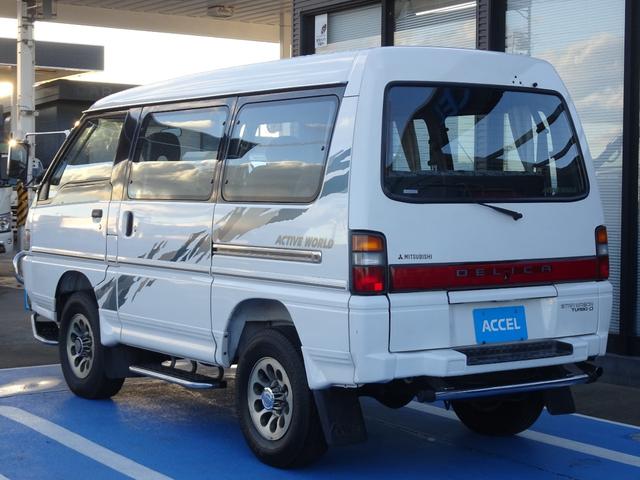 デリカスターワゴン アクティブワールド　ウインタースペシャル　Ｐ３５Ｗ　５ＭＴ　４ＷＤ　８人乗り　ベンチシート　３ナンバー　ディーゼルターボ　４Ｄ５６エンジン　寒冷地仕様車　グリルガード／フォグランプ／カーテン　ダブルエアコン　スターワゴン　デリカ（8枚目）