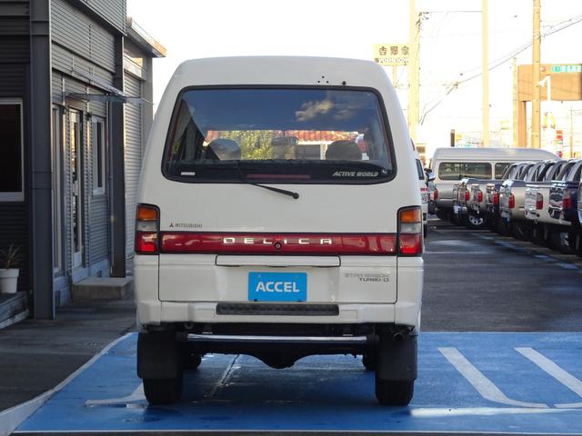 デリカスターワゴン アクティブワールド　ウインタースペシャル　Ｐ３５Ｗ　５ＭＴ　４ＷＤ　８人乗り　ベンチシート　３ナンバー　ディーゼルターボ　４Ｄ５６エンジン　寒冷地仕様車　グリルガード／フォグランプ／カーテン　ダブルエアコン　スターワゴン　デリカ（9枚目）