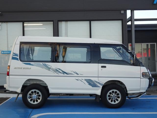 デリカスターワゴン アクティブワールド　ウインタースペシャル　Ｐ３５Ｗ　５ＭＴ　４ＷＤ　８人乗り　ベンチシート　３ナンバー　ディーゼルターボ　４Ｄ５６エンジン　寒冷地仕様車　グリルガード／フォグランプ／カーテン　ダブルエアコン　スターワゴン　デリカ（11枚目）