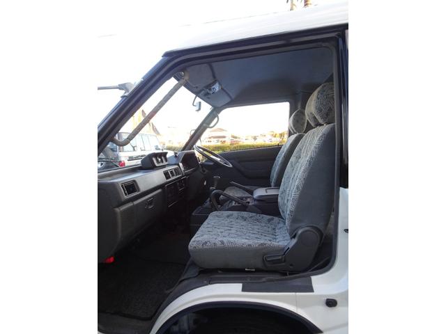 デリカスターワゴン アクティブワールド　ウインタースペシャル　Ｐ３５Ｗ　５ＭＴ　４ＷＤ　８人乗り　ベンチシート　３ナンバー　ディーゼルターボ　４Ｄ５６エンジン　寒冷地仕様車　グリルガード／フォグランプ／カーテン　ダブルエアコン　スターワゴン　デリカ（42枚目）