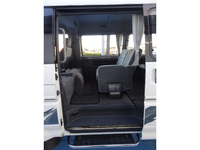 デリカスターワゴン アクティブワールド　ウインタースペシャル　Ｐ３５Ｗ　５ＭＴ　４ＷＤ　８人乗り　ベンチシート　３ナンバー　ディーゼルターボ　４Ｄ５６エンジン　寒冷地仕様車　グリルガード／フォグランプ／カーテン　ダブルエアコン　スターワゴン　デリカ（47枚目）