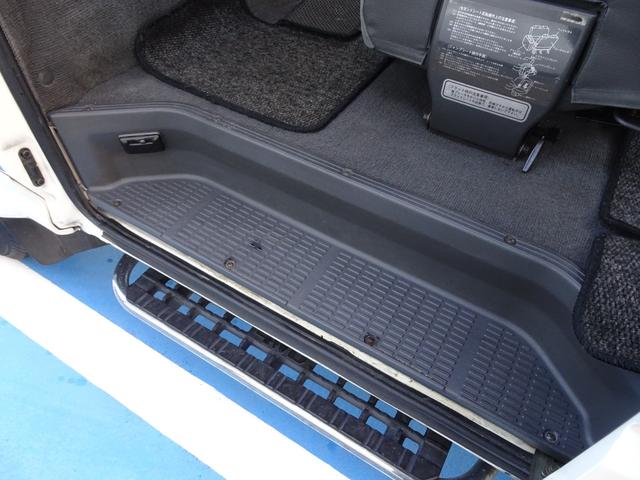 デリカスターワゴン アクティブワールド　ウインタースペシャル　Ｐ３５Ｗ　５ＭＴ　４ＷＤ　８人乗り　ベンチシート　３ナンバー　ディーゼルターボ　４Ｄ５６エンジン　寒冷地仕様車　グリルガード／フォグランプ／カーテン　ダブルエアコン　スターワゴン　デリカ（48枚目）